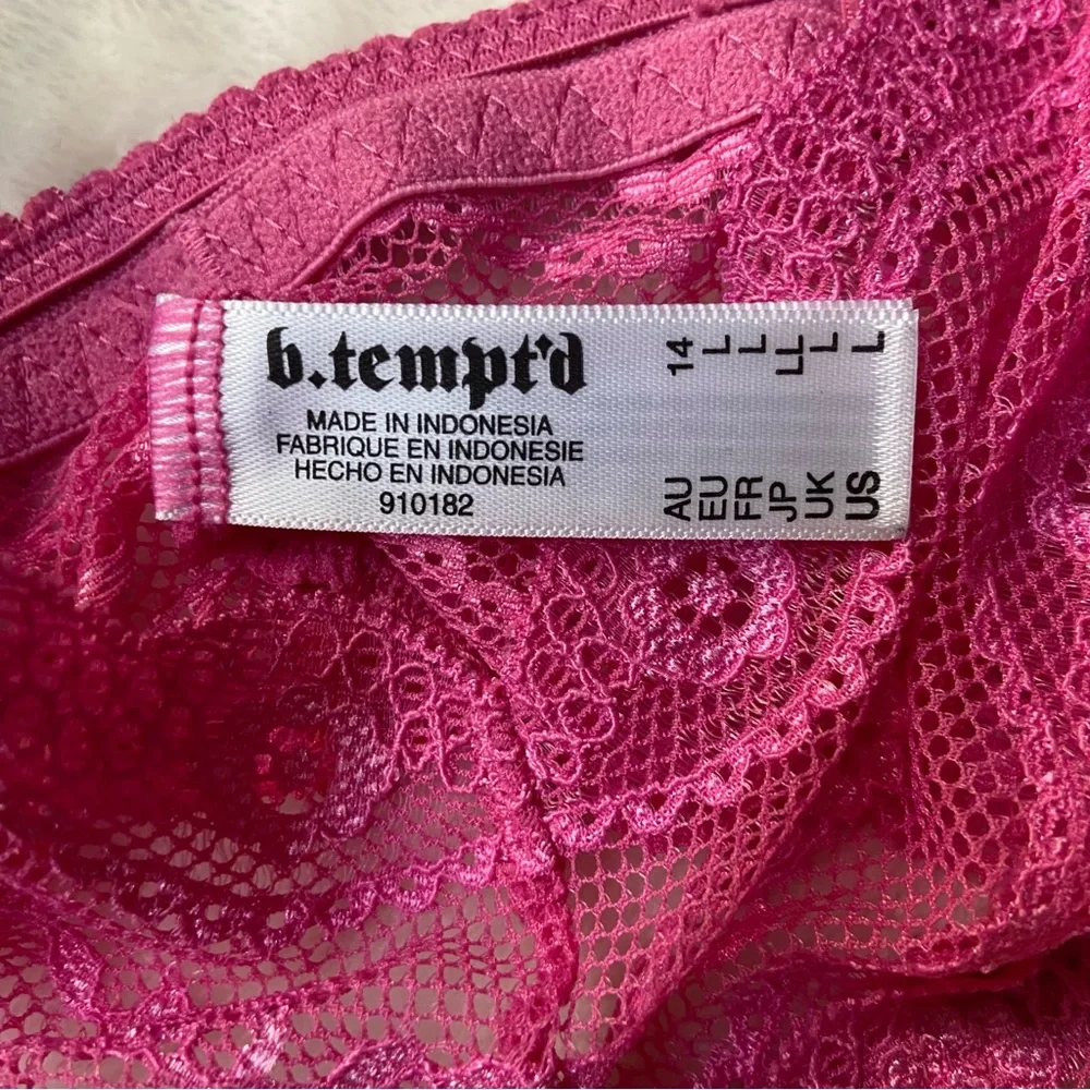 B. Tempt'd Hot Pink Lace Bralette by Wacoal L (juniors)